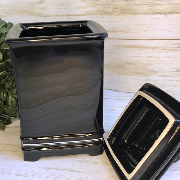 Vintage Style Black Ceramic Trinket Box with Lid - Picture 5 of 7